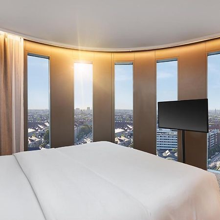 ไฮเปเรียน โฮเต็ล มึนเชิน Hotel มิวนิก ภายนอก รูปภาพ A bedroom in the hotel