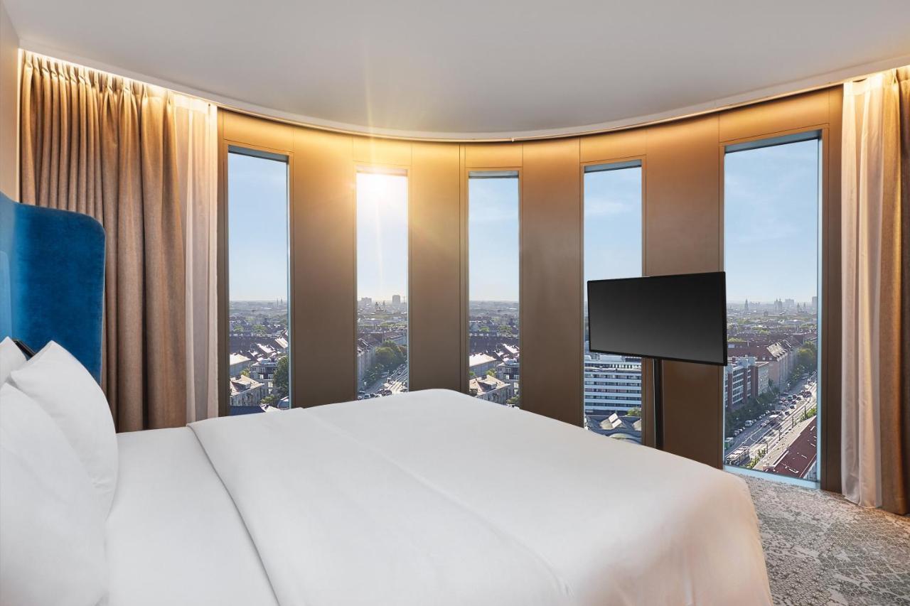 ไฮเปเรียน โฮเต็ล มึนเชิน Hotel มิวนิก ภายนอก รูปภาพ A bedroom in the hotel