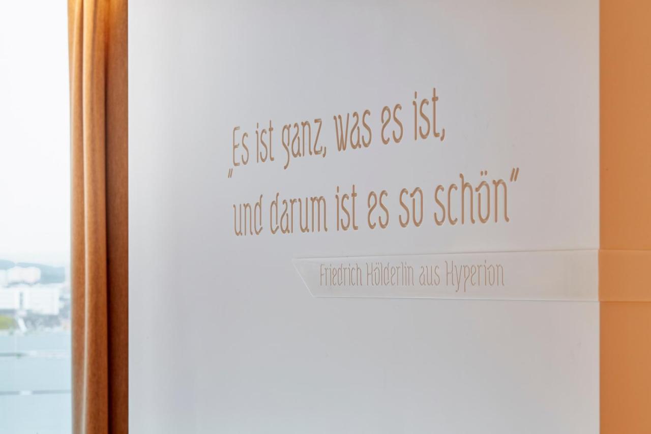 ไฮเปเรียน โฮเต็ล มึนเชิน Hotel มิวนิก ภายนอก รูปภาพ A quotation from Goethe on the wall of a hotel in Berlin