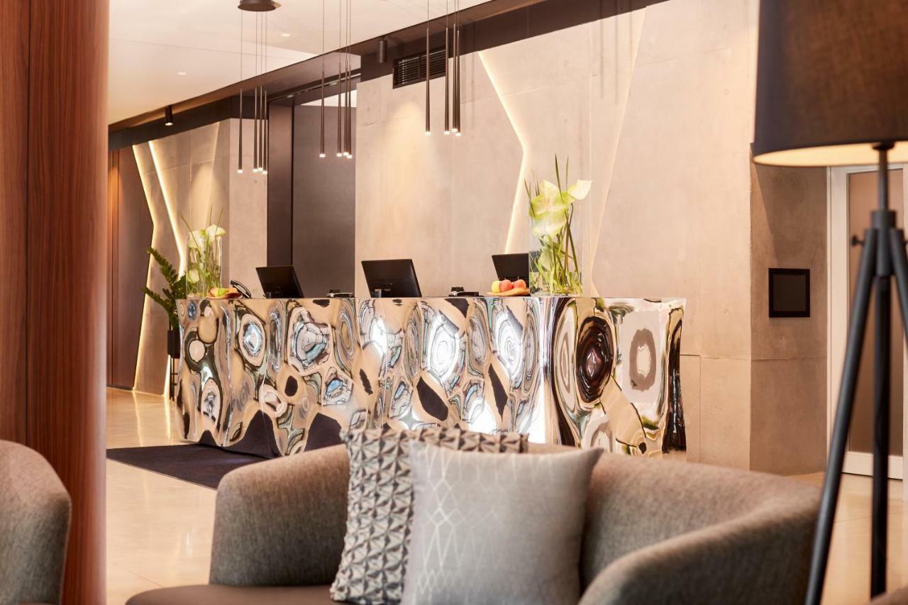 ไฮเปเรียน โฮเต็ล มึนเชิน Hotel มิวนิก ภายนอก รูปภาพ The lobby of the hotel