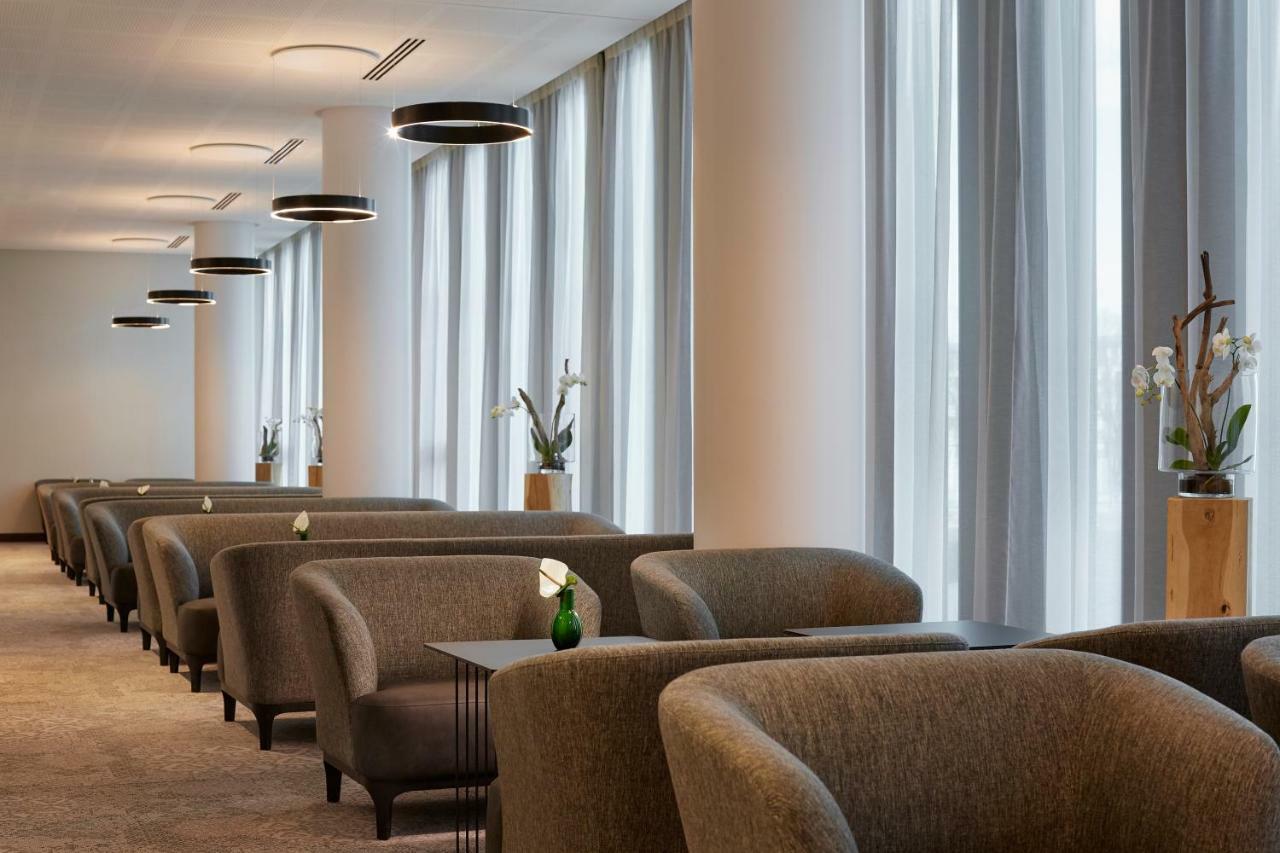 ไฮเปเรียน โฮเต็ล มึนเชิน Hotel มิวนิก ภายนอก รูปภาพ The lounge at the airport