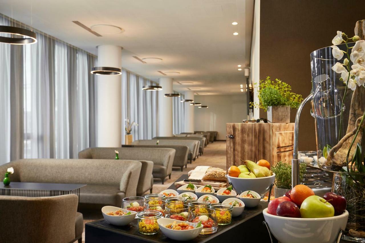 ไฮเปเรียน โฮเต็ล มึนเชิน Hotel มิวนิก ภายนอก รูปภาพ The lounge at the airport
