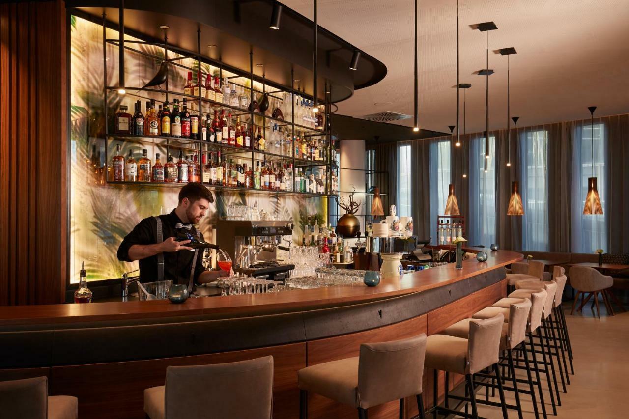 ไฮเปเรียน โฮเต็ล มึนเชิน Hotel มิวนิก ภายนอก รูปภาพ The bar at the restaurant