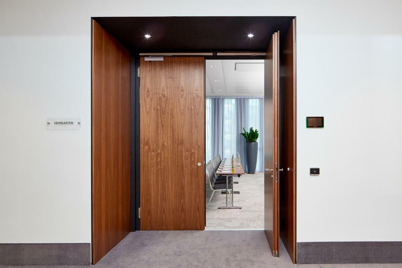 ไฮเปเรียน โฮเต็ล มึนเชิน Hotel มิวนิก ภายนอก รูปภาพ Automatic door