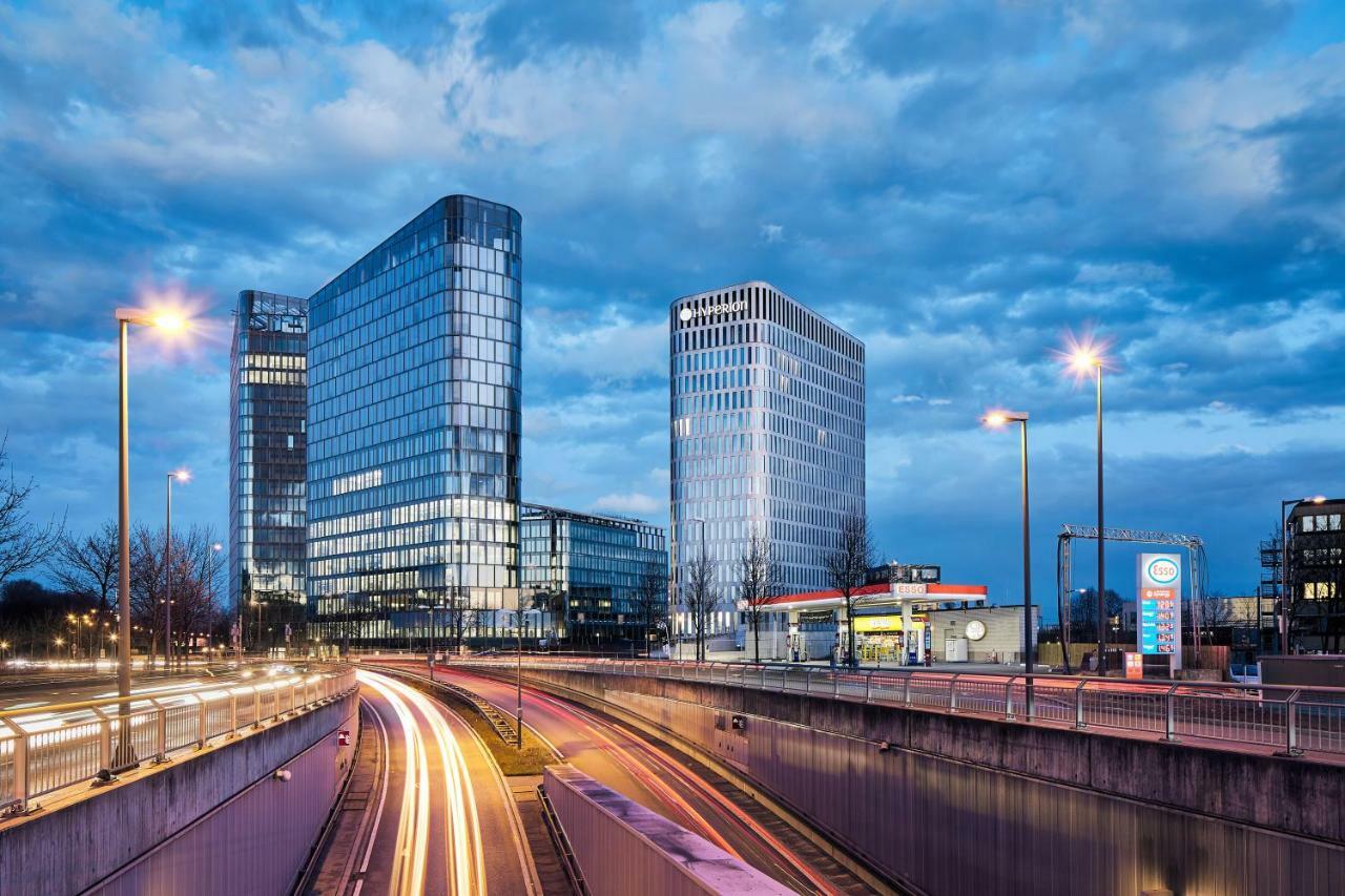 ไฮเปเรียน โฮเต็ล มึนเชิน Hotel มิวนิก ภายนอก รูปภาพ The new and the old headquarters of the European Central Bank in Frankfurt